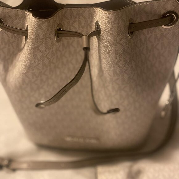Michael Kors Bucket Bag with Wallet - Picture 3 of 4